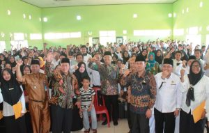Foto Gubernur Usai Penyerahan SK PTT-GTT di Kabupaten Mukomuko 14 Februari 2020